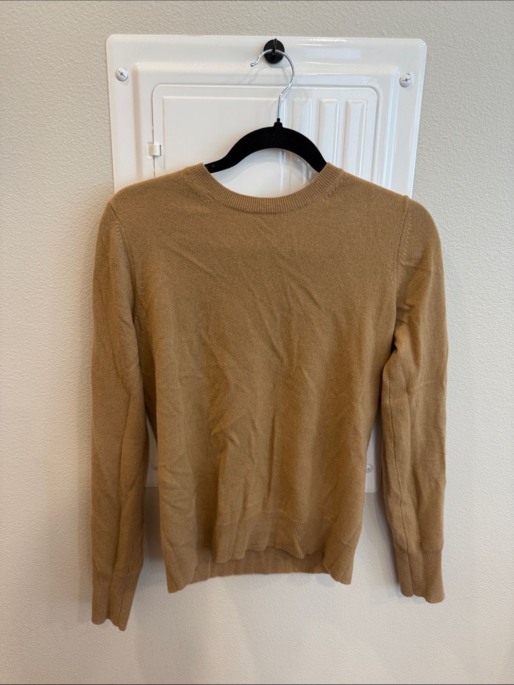 Uniqlo Women’s Size S Crewneck Sweater in Camel